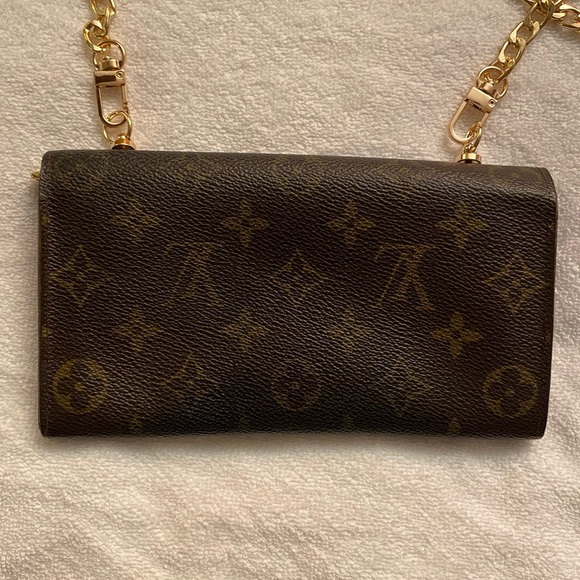 Louis Vuitton wallet crossbody - Picture 9 of 12